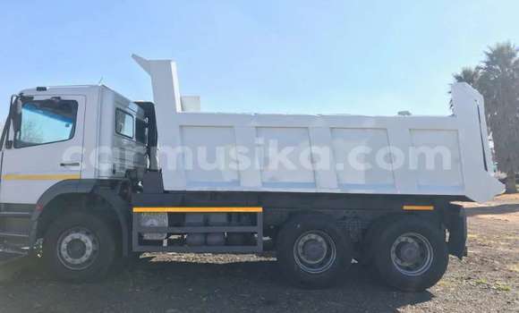 Buy Used Mercedes‒Benz Tipper White Truck in Beitbridge in Matabeleland South Buy Used Mercedes‒Benz Tipper White Truck in Beitbridge in Matabeleland South