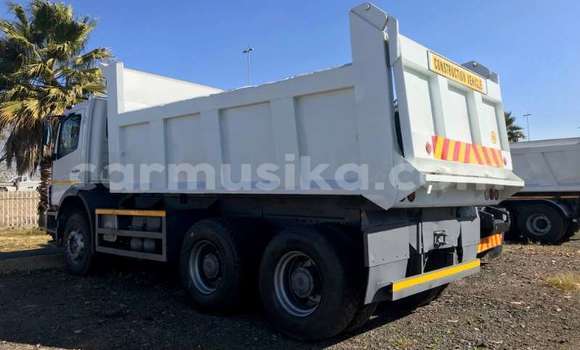 Buy Used Mercedes‒Benz Tipper White Truck in Beitbridge in Matabeleland South Buy Used Mercedes‒Benz Tipper White Truck in Beitbridge in Matabeleland South