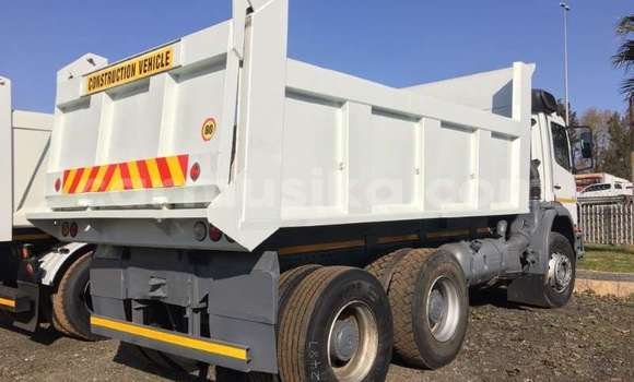 Buy Used Mercedes‒Benz Tipper White Truck in Beitbridge in Matabeleland South Buy Used Mercedes‒Benz Tipper White Truck in Beitbridge in Matabeleland South