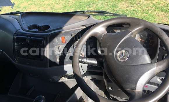 Buy Used Mercedes‒Benz Tipper White Truck in Beitbridge in Matabeleland South Buy Used Mercedes‒Benz Tipper White Truck in Beitbridge in Matabeleland South