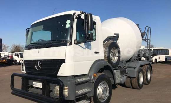 Nunua Ilio tumika Mercedes‒Benz Truck Nyeupe Lori ndani ya Beitbridge nchini Matabeleland Kusini