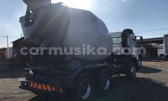 Buy Used Mercedes‒Benz Truck White Truck in Beitbridge in Matabeleland South Buy Used Mercedes‒Benz Truck White Truck in Beitbridge in Matabeleland South