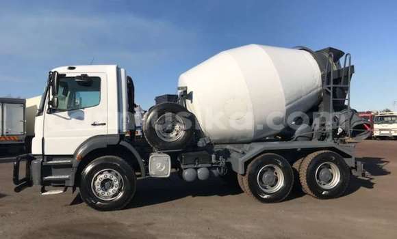 Buy Used Mercedes‒Benz Truck White Truck in Beitbridge in Matabeleland South Buy Used Mercedes‒Benz Truck White Truck in Beitbridge in Matabeleland South
