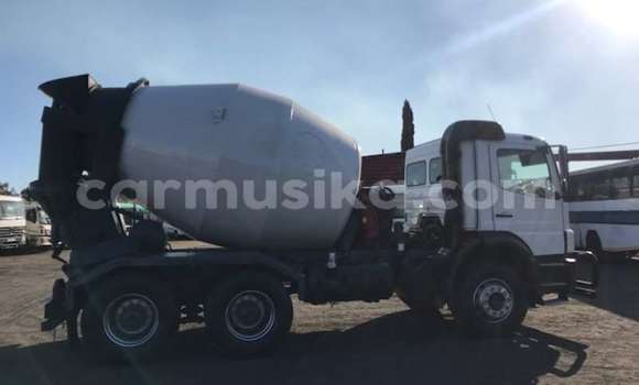 Buy Used Mercedes‒Benz Truck White Truck in Beitbridge in Matabeleland South Buy Used Mercedes‒Benz Truck White Truck in Beitbridge in Matabeleland South