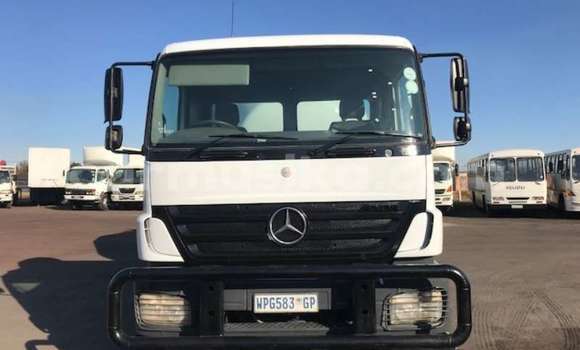 Buy Used Mercedes‒Benz Truck White Truck in Beitbridge in Matabeleland South Buy Used Mercedes‒Benz Truck White Truck in Beitbridge in Matabeleland South