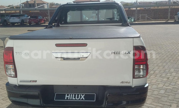 Buy Used Toyota Hilux White Car in Beitbridge in Matabeleland South Buy Used Toyota Hilux White Car in Beitbridge in Matabeleland South