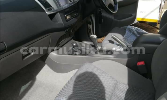 Acheter Occasion Voiture Toyota Hilux Blanc à Beitbridge, Matabeleland South Acheter Occasion Voiture Toyota Hilux Blanc à Beitbridge, Matabeleland South