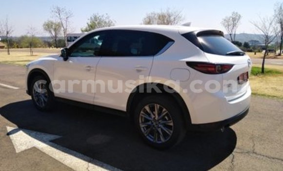 Acheter Occasion Voiture Mazda MX-6 Blanc à Beitbridge, Matabeleland South Acheter Occasion Voiture Mazda MX-6 Blanc à Beitbridge, Matabeleland South