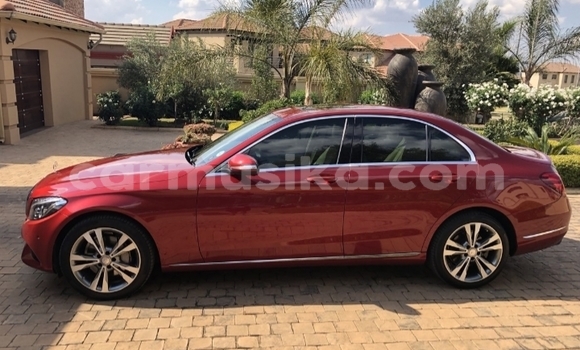 Acheter Occasion Voiture Mercedes‒Benz 250 Rouge à Beitbridge, Matabeleland South Acheter Occasion Voiture Mercedes‒Benz 250 Rouge à Beitbridge, Matabeleland South