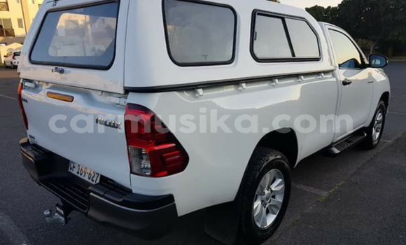 Buy Used Toyota Hilux White Car in Beitbridge in Matabeleland South Buy Used Toyota Hilux White Car in Beitbridge in Matabeleland South