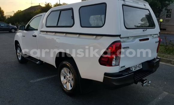 Buy Used Toyota Hilux White Car in Beitbridge in Matabeleland South Buy Used Toyota Hilux White Car in Beitbridge in Matabeleland South