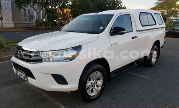 Buy Used Toyota Hilux White Car in Beitbridge in Matabeleland South Buy Used Toyota Hilux White Car in Beitbridge in Matabeleland South
