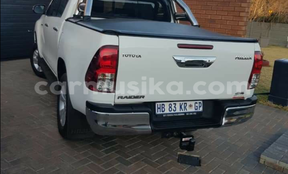 Acheter Occasion Voiture Toyota Hilux Blanc à Beitbridge, Matabeleland South Acheter Occasion Voiture Toyota Hilux Blanc à Beitbridge, Matabeleland South