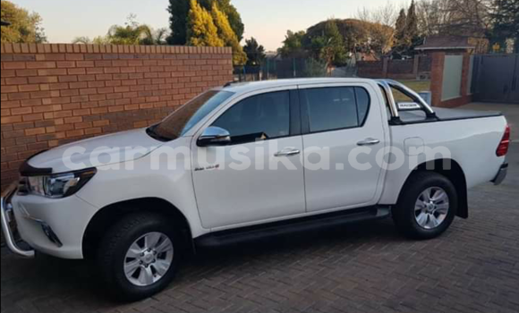 Acheter Occasion Voiture Toyota Hilux Blanc à Beitbridge, Matabeleland South Acheter Occasion Voiture Toyota Hilux Blanc à Beitbridge, Matabeleland South