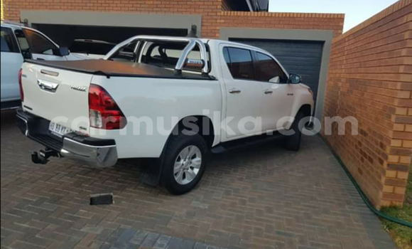 Acheter Occasion Voiture Toyota Hilux Blanc à Beitbridge, Matabeleland South Acheter Occasion Voiture Toyota Hilux Blanc à Beitbridge, Matabeleland South
