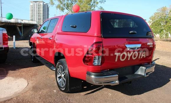 Tenga Tsaru Toyota Hilux Tsvuku Mota in Mapopoma eVhitori in Matabeleland North Tenga Tsaru Toyota Hilux Tsvuku Mota in Mapopoma eVhitori in Matabeleland North