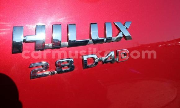 Tenga Tsaru Toyota Hilux Tsvuku Mota in Mapopoma eVhitori in Matabeleland North Tenga Tsaru Toyota Hilux Tsvuku Mota in Mapopoma eVhitori in Matabeleland North