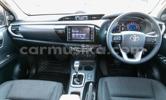 Tenga Tsaru Toyota Hilux Tsvuku Mota in Mapopoma eVhitori in Matabeleland North Tenga Tsaru Toyota Hilux Tsvuku Mota in Mapopoma eVhitori in Matabeleland North