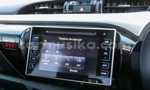 Tenga Tsaru Toyota Hilux Tsvuku Mota in Mapopoma eVhitori in Matabeleland North Tenga Tsaru Toyota Hilux Tsvuku Mota in Mapopoma eVhitori in Matabeleland North