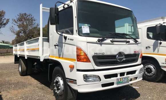 Buy Used Hino 300 Series White Truck in Beitbridge in Matabeleland South Buy Used Hino 300 Series White Truck in Beitbridge in Matabeleland South