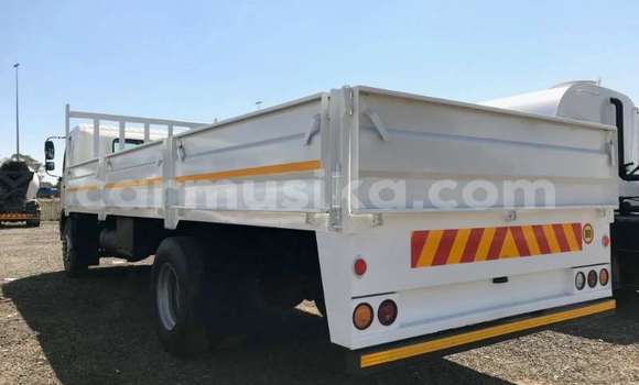 Buy Used Hino 300 Series White Truck in Beitbridge in Matabeleland South Buy Used Hino 300 Series White Truck in Beitbridge in Matabeleland South