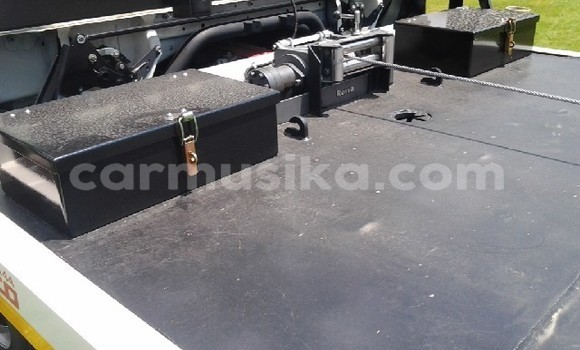 Acheter Occasion Utilitaire Hino 300 Series Blanc à Beitbridge, Matabeleland South Acheter Occasion Utilitaire Hino 300 Series Blanc à Beitbridge, Matabeleland South