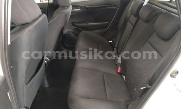 Acheter Occasion Voiture Honda Jazz Blanc à Beitbridge, Matabeleland South Acheter Occasion Voiture Honda Jazz Blanc à Beitbridge, Matabeleland South