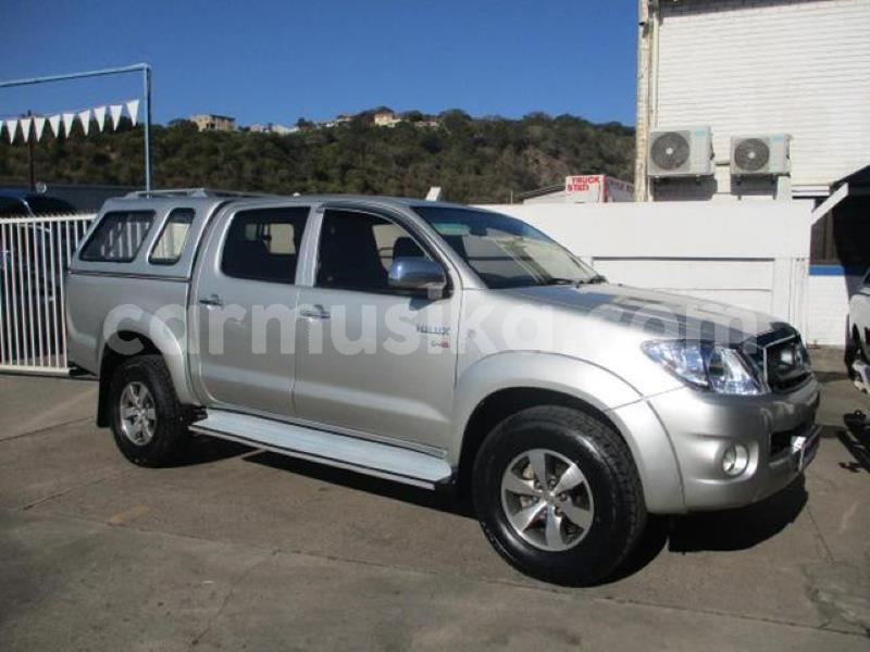 Big with watermark toyota hilux matabeleland south beitbridge 8027