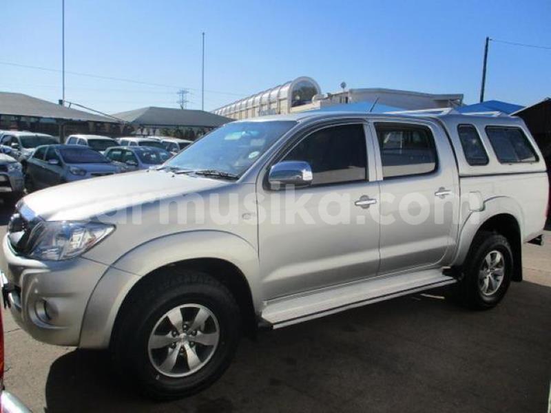 Big with watermark toyota hilux matabeleland south beitbridge 8027