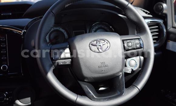 Tenga Tsaru Toyota Hilux Beige Mota in Beitbridge in Matabeleland South Tenga Tsaru Toyota Hilux Beige Mota in Beitbridge in Matabeleland South