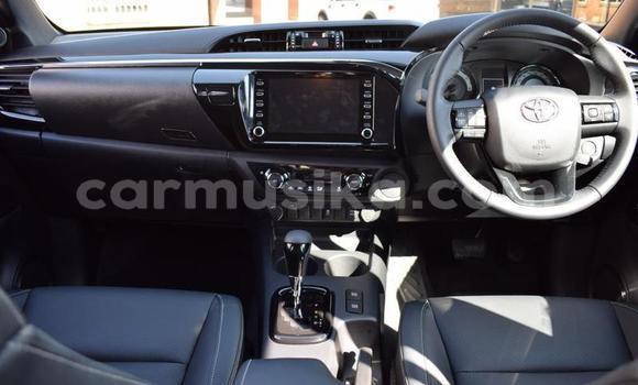 Tenga Tsaru Toyota Hilux Beige Mota in Beitbridge in Matabeleland South Tenga Tsaru Toyota Hilux Beige Mota in Beitbridge in Matabeleland South