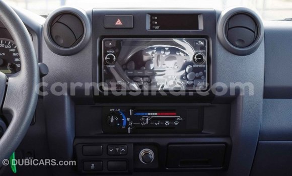 Acheter Import Voiture Toyota Land Cruiser Beige à Import - Dubai, Harare Acheter Import Voiture Toyota Land Cruiser Beige à Import - Dubai, Harare