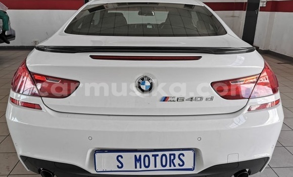 Acheter Occasion Voiture BMW 600 Blanc à Beitbridge, Matabeleland South Acheter Occasion Voiture BMW 600 Blanc à Beitbridge, Matabeleland South