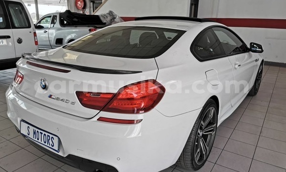 Acheter Occasion Voiture BMW 600 Blanc à Beitbridge, Matabeleland South Acheter Occasion Voiture BMW 600 Blanc à Beitbridge, Matabeleland South