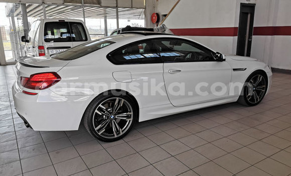 Acheter Occasion Voiture BMW 600 Blanc à Beitbridge, Matabeleland South Acheter Occasion Voiture BMW 600 Blanc à Beitbridge, Matabeleland South