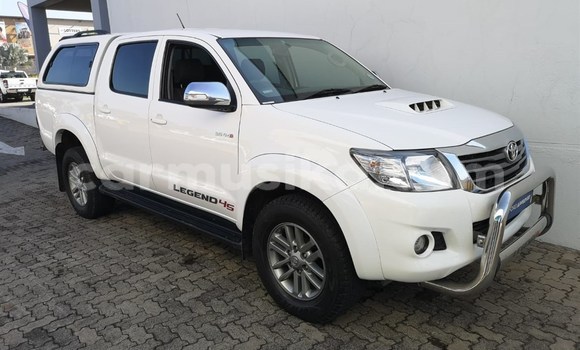 Tenga Tsaru Toyota Hilux Chena Mota in Beitbridge in Matabeleland South Tenga Tsaru Toyota Hilux Chena Mota in Beitbridge in Matabeleland South