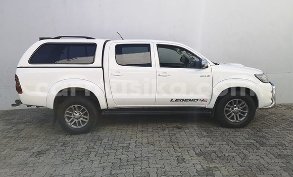 Tenga Tsaru Toyota Hilux Chena Mota in Beitbridge in Matabeleland South Tenga Tsaru Toyota Hilux Chena Mota in Beitbridge in Matabeleland South
