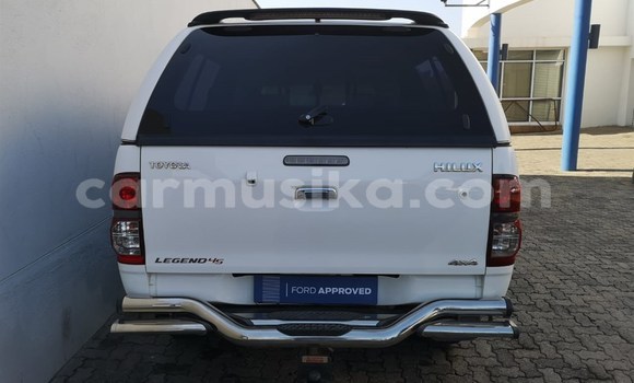 Tenga Tsaru Toyota Hilux Chena Mota in Beitbridge in Matabeleland South Tenga Tsaru Toyota Hilux Chena Mota in Beitbridge in Matabeleland South