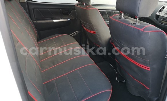 Tenga Tsaru Toyota Hilux Chena Mota in Beitbridge in Matabeleland South Tenga Tsaru Toyota Hilux Chena Mota in Beitbridge in Matabeleland South