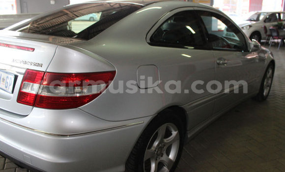 Tenga Tsaru Mercedes‒Benz CLK–Class Sirivha Mota in Beitbridge in Matabeleland South Tenga Tsaru Mercedes‒Benz CLK–Class Sirivha Mota in Beitbridge in Matabeleland South
