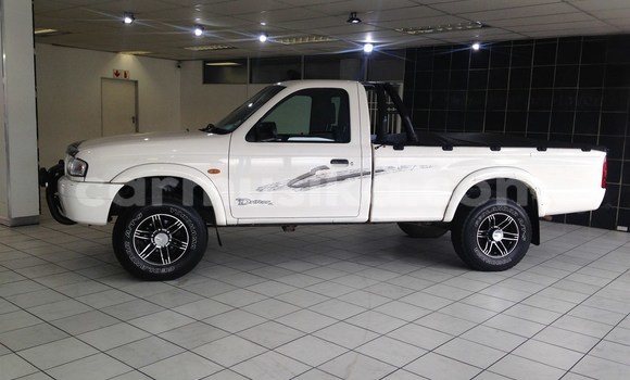 Nunua Ilio tumika Mazda B–series Nyeupe Gari ndani ya Beitbridge nchini Matabeleland Kusini Nunua Ilio tumika Mazda B–series Nyeupe Gari ndani ya Beitbridge nchini Matabeleland Kusini