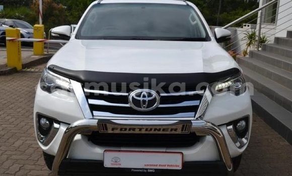 Nunua Ilio tumika Toyota Fortuner Nyeupe Gari ndani ya Beitbridge nchini Matabeleland Kusini Nunua Ilio tumika Toyota Fortuner Nyeupe Gari ndani ya Beitbridge nchini Matabeleland Kusini