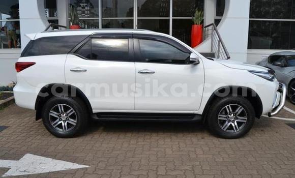 Nunua Ilio tumika Toyota Fortuner Nyeupe Gari ndani ya Beitbridge nchini Matabeleland Kusini Nunua Ilio tumika Toyota Fortuner Nyeupe Gari ndani ya Beitbridge nchini Matabeleland Kusini