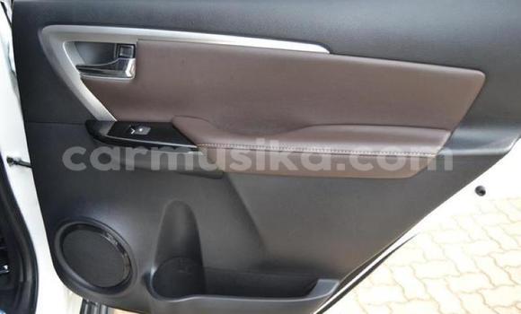 Nunua Ilio tumika Toyota Fortuner Nyeupe Gari ndani ya Beitbridge nchini Matabeleland Kusini Nunua Ilio tumika Toyota Fortuner Nyeupe Gari ndani ya Beitbridge nchini Matabeleland Kusini