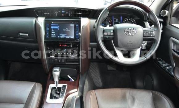 Nunua Ilio tumika Toyota Fortuner Nyeupe Gari ndani ya Beitbridge nchini Matabeleland Kusini Nunua Ilio tumika Toyota Fortuner Nyeupe Gari ndani ya Beitbridge nchini Matabeleland Kusini