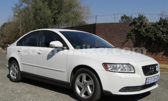 Nunua Ilio tumika Volvo S40 Nyeupe Gari ndani ya Beitbridge nchini Matabeleland Kusini