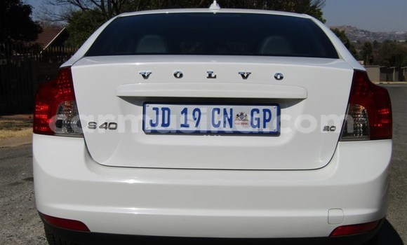 Nunua Ilio tumika Volvo S40 Nyeupe Gari ndani ya Beitbridge nchini Matabeleland Kusini Nunua Ilio tumika Volvo S40 Nyeupe Gari ndani ya Beitbridge nchini Matabeleland Kusini