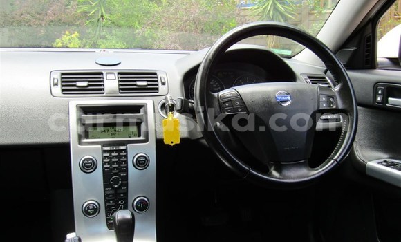 Nunua Ilio tumika Volvo S40 Nyeupe Gari ndani ya Beitbridge nchini Matabeleland Kusini Nunua Ilio tumika Volvo S40 Nyeupe Gari ndani ya Beitbridge nchini Matabeleland Kusini