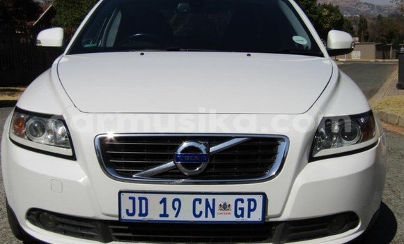 Nunua Ilio tumika Volvo S40 Nyeupe Gari ndani ya Beitbridge nchini Matabeleland Kusini Nunua Ilio tumika Volvo S40 Nyeupe Gari ndani ya Beitbridge nchini Matabeleland Kusini
