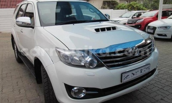 Acheter Occasion Voiture Toyota Fortuner Blanc à Beitbridge, Matabeleland South Acheter Occasion Voiture Toyota Fortuner Blanc à Beitbridge, Matabeleland South